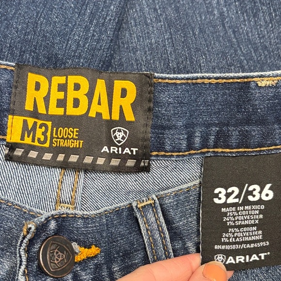 Ariat Relaxed Blue Jeans with Classic Style - Picture 3 of 3